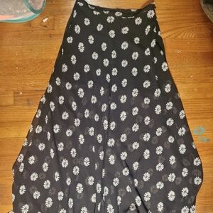 Skirt MEDIUM black with white printed daisies